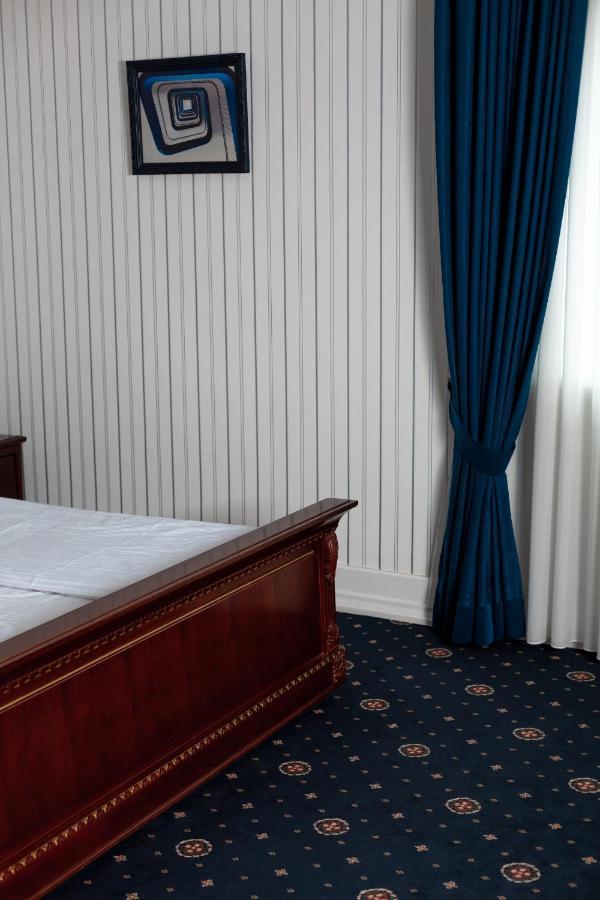 Hotel Aristocrat Czerniowce Zewnętrze zdjęcie